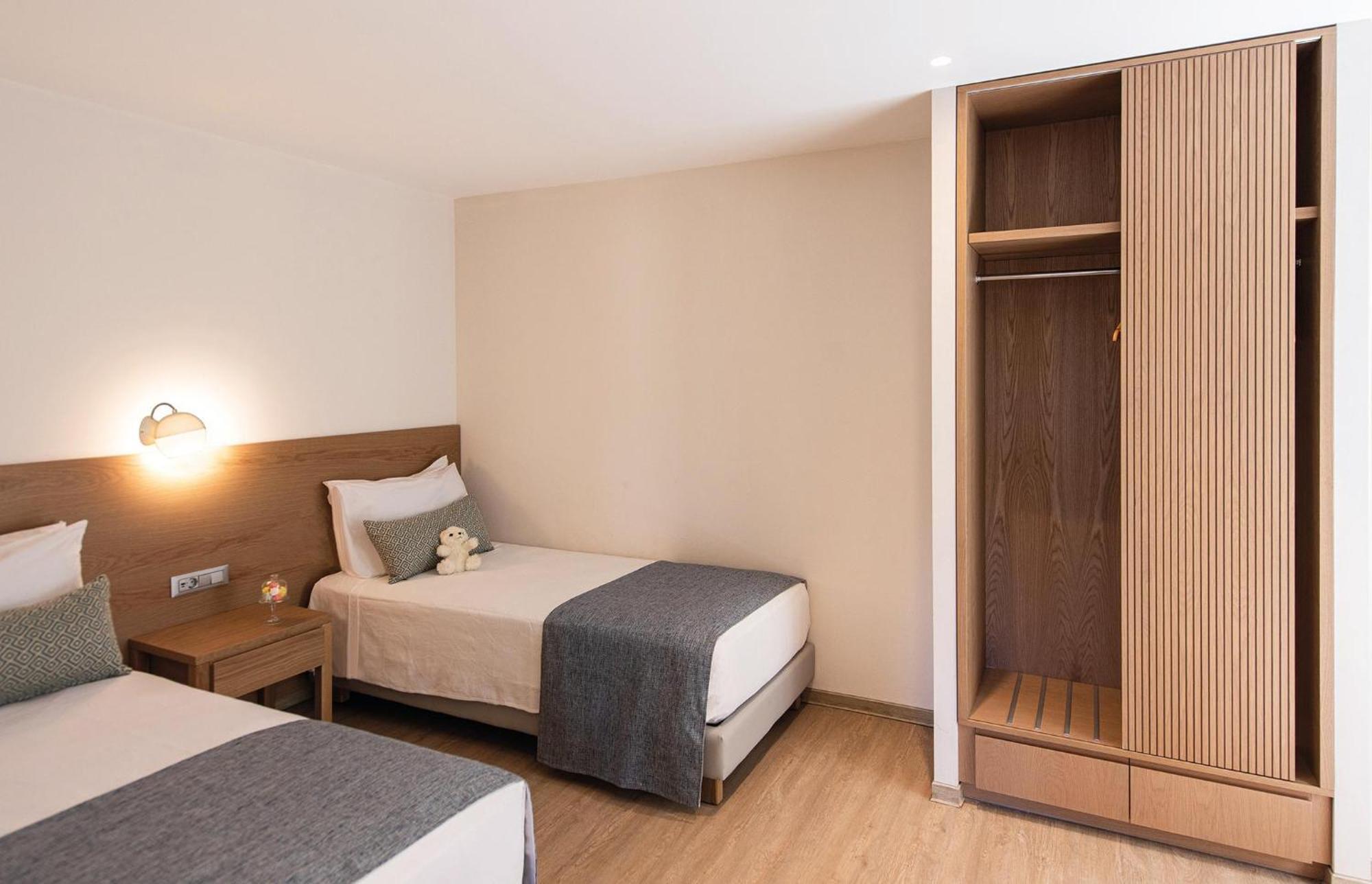 Apartament typu Deluxe Panorama z widokiem na basen